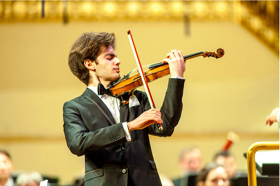 Itävaltalaisviulisti Emmanuel Tjeknavorian opettaa viulun mestarikurssilla Hangossa heinäkuussa